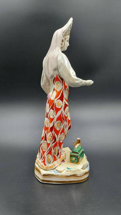 Статуэтка "Дары хозяйки медной горы". СССР, Дулёво, 1960-й год